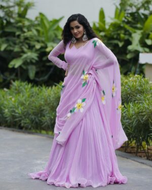 Shobha Shetty Instagram - 🩷🩷🩷🩷
.
.
.
Outfit @lepakshi_designerstudio 
PC @studios19_lsp 
Earrings @akshayjewels9 
.