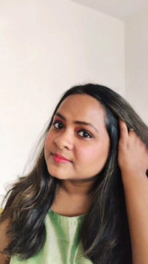 Shona Roy Instagram - This Pre-makeup duo works like wonders on my skin.
Add this duo in your skincare routine!!
@neutriderm_in @dermavive_india @iberiaskinbrandsindia @amazondotin @amazonfashionin 
.
.
#dermavive #neutriderm #skincareduo #flawlessskincare #clearskincare #premakeupskincare #thelaziebug