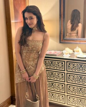 Shraddha Kapoor Instagram - Ginna bhool gayi phir yaad aaya shaadi mein toh unlimited hoti hai #panipurilovers