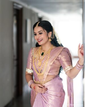 Shreegopika Chandran Instagram - 7.10.2024 🧿♥️
📸 @phototodayofficial 
Mua @varsha__viswam

#kerelabride#hindubride#traditional#marriage#guruvayur#