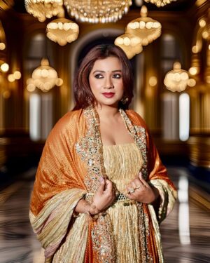 Shreya Ghoshal Instagram - Mastani ho gayi 💛

Outfit - @etashabyashajain
Earrings - @punitajerajani
Bangles - @kaachvalaym
Rings - @agatyajewellery X @sparklingbonds
Stylist - @styledbysujata 
Assisted by - @funnika__madhwani @priyanka.baria_
 intern- @stylebysaylichavan 
Photographer- @shotbysakar
Mua- @tessiequiney
Hair- @jayshree2783