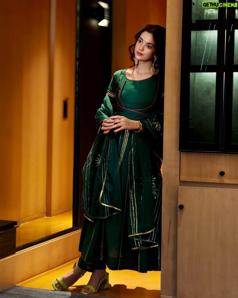Actress Shruti Sharma HD Photos and Wallpapers February 2025 | Gethu Cinema