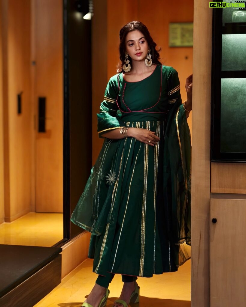 Actress Shruti Sharma HD Photos and Wallpapers February 2025 | Gethu Cinema