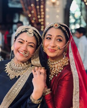 Shruti Ulfat Instagram - Rishta ki Sundar SHRUTIYAN 👯‍♀️ Devrani-Jethani ❤️

Watch Yeh Rishta Kya Kehlata hai .. 9 30pm on @starplus for the Upcoming Episodes With The Most Beautiful Rajasthani Costumes n Setups.. it’s a Treat Visually 😍❤️⭐️✨ @directorskutproduction #yehrishtakyakehlatahai #yrkkh  Thu Thu Thu 🧿🧿🧿