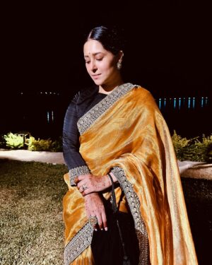 Shubhaavi Choksey Instagram - “She drapes a story in six yards “

#sareelove #indian #ethereal