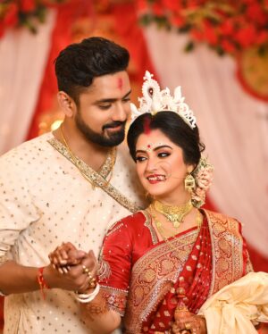 Shweta Bhattacharya Instagram - My Dear Husband ❤️ @rubel.official 
Love you forever for giving your heart to me❤️‍🩹
For standing by my side,for making me smile😃when I’m sad😔
 But most of all I LOVE YOU for Loving me the way I AM😍& I have loved you all my life 💞 and all my way❣️
 Today is the day when I want to tell you that you stay each day In My heart ❤️ My dear wishing a Happy Valentine’s Day with lots of hugs and kisses your way❤️❤️‍🩹❣️💖💕💞😘😘🥰🥰😍😍
