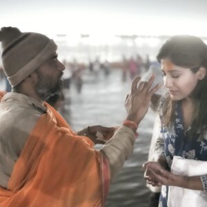 Shweta Mohan Instagram - Had an incredible experience at the #Mahakumbh ... I feel truly blessed to be have been able to make it to the Triveni Sangam and to have performed there 🙏 
Returning home with a sense of pride for our culture and history... The "vibe" was above religion, it felt like a synergy of our inner being with the expanse of the universe ...
Indeed, a once-in-a-lifetime experience !
A special salute to the @ministryofculturegoi , the @upgovt for  their mammoth efforts in making this event as friendly to the common man as possible.

#Prayagraj #kumbhmela @ministryofculturegoi