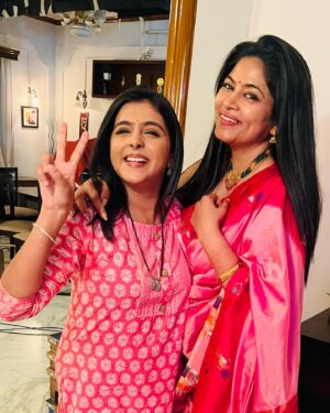 Shweta Shinde Instagram - दिवाळी पाडव्याच्या निमित्ताने नेसलेली ही साडी खूप खास आहे कारण  तितक्याचं खास व्यक्तीने ती दिलेली आहे.
माझं ‘साडी प्रेम’ जाणून ही इतकी सुंदर साडी मला गिफ्ट केल्याबद्दल Thank You So Much @shivaninaikofficial I just loved it. आणि म्हणूनच आज दिवाळीच्या मुहूर्तावर मी तिची घडी मोडलेली आहे.
Lots of Love ❤️