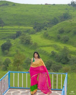 Shweta Shinde Instagram - 💕

Day 8
Colur -  Pink 

Makeup by : @sajjanadutal_official @vinuda_makeover 
Asist by : @_unique_girl_1008 

Click by : @frames_by_candid_katha  @just_amar717 

Location : @photowadi_studio_satara 

Jewellery : @rutvi_cosmetic_and_imitation 

#trending #navratr #festival #actress #zeemarathi #instagood #instagram
