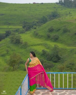 Shweta Shinde Instagram - 💕

Day 8
Colur -  Pink 

Makeup by : @sajjanadutal_official @vinuda_makeover 
Asist by : @_unique_girl_1008 

Click by : @frames_by_candid_katha  @just_amar717 

Location : @photowadi_studio_satara 

Jewellery : @rutvi_cosmetic_and_imitation 

#trending #navratr #festival #actress #zeemarathi #instagood #instagram