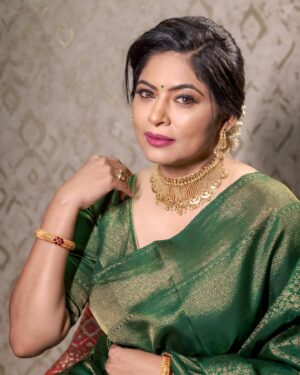 Shweta Shinde Instagram - वामन हरी पेठे ज्वेलर्स प्रस्तुत 
‘झी मराठी अवार्ड 2024’
आज संध्याकाळी ७:०० वा. 
फक्त आपल्या झी मराठीवर

Jewellery: @csjewelsofficial @chandukakasaraf_official 
PC : @storyart_by_hj 
MUA : @tanvimakeupandhair 

#ZeeMarathi #ZMA #ZMA2024 #ZeeMarathiAward2024
