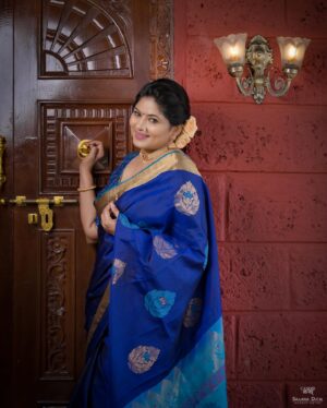 Shweta Shinde Instagram - 💙

Day 7
Colur -  Blue 

Makeup by : @sajjanadutal_official @vinuda_makeover 
Asist by : @_unique_girl_1008 

Click by : @frames_by_candid_katha  @just_amar717 

Location : @photowadi_studio_satara 

Jewellery : @rutvi_cosmetic_and_imitation 

#trending #navratr #festival #actress #zeemarathi #instagood #instagram