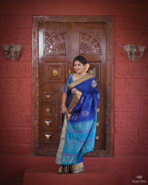 Shweta Shinde Instagram - 💙

Day 7
Colur -  Blue 

Makeup by : @sajjanadutal_official @vinuda_makeover 
Asist by : @_unique_girl_1008 

Click by : @frames_by_candid_katha  @just_amar717 

Location : @photowadi_studio_satara 

Jewellery : @rutvi_cosmetic_and_imitation 

#trending #navratr #festival #actress #zeemarathi #instagood #instagram