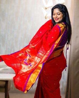 Shweta Shinde Instagram - Wearing paithani for karwachauth celebrations
Blending cultures❤️

PC : @thephotowala