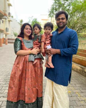 Shwetha Bandekar Instagram - “Let’s celebrate this Pongal with hearts full of gratitude and joy.”
Dress @mugil.fashions 
Shot by @alexbrotus 
#shwethabandekar #sb #reelsinstagram #reelitfeelit #comedy #contentcreator #husbandandwife #twinmom #crazyme #momlife #kstwins #cutebaby #kridhankrishna #sarvashri #happyus #pongal #celebration #festivevibes #festivewear #pongalspecial #pongal2025 
#Pongalopongal #mugilfashions