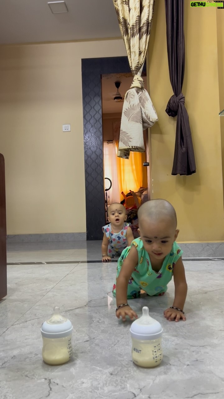 Shwetha Bandekar - 51.5K Likes - 10 th month cute competition between kridhan and sarvashri
How cute isn’t it ? 😍😍😍
#shwethabandekar #sb #reelsinstagram #reelitfeelit #comedy #contentcreator #husbandandwife #twinmom #crazyme #momlife #kstwins #cutebaby #kridhankrishna #sarvashri #happyus