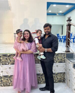 Shwetha Bandekar Instagram - Function time with family 🌸🌸🌸🌸
Beautiful dresses from @riyana_cut_n_sew_studio 
#shwethabandekar #sb #kstwins #malmaruga #family #functionmode #celebration #happyus #love #positivity #happiness