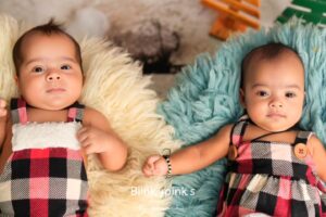 Shwetha Bandekar Instagram - My laddus wishing you a Happy Christmas to all 🌲🌲☃️☃️
#shwethabandekar #sb #merrychristmas #twinbaby #doublehappiness #celebration #festive #twinning