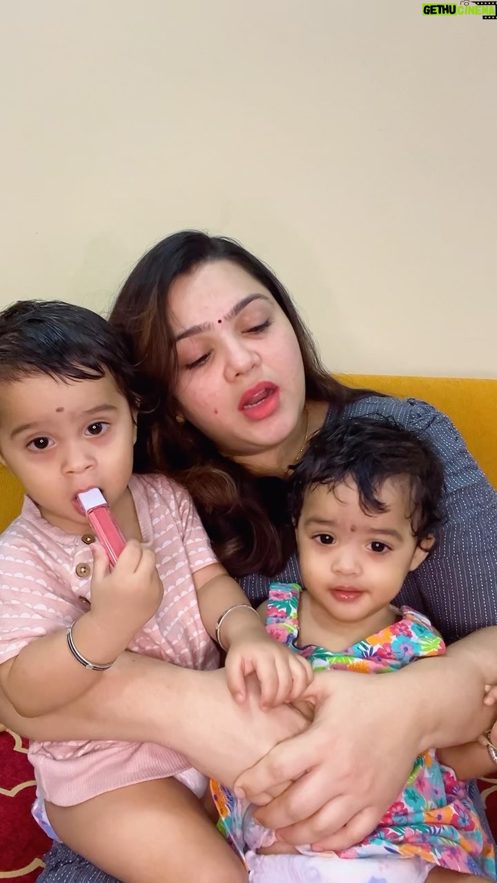 Shwetha Bandekar - 10.9K Likes - Double sadhanai a iruku ennaku 😜
#shwethabandekar #sb #reelsinstagram #reelitfeelit #comedy #contentcreator #husbandandwife #twinmom #crazyme #momlife #kstwins #cutebaby #kridhankrishna #sarvashri #happyus #comedyreels #funtimes