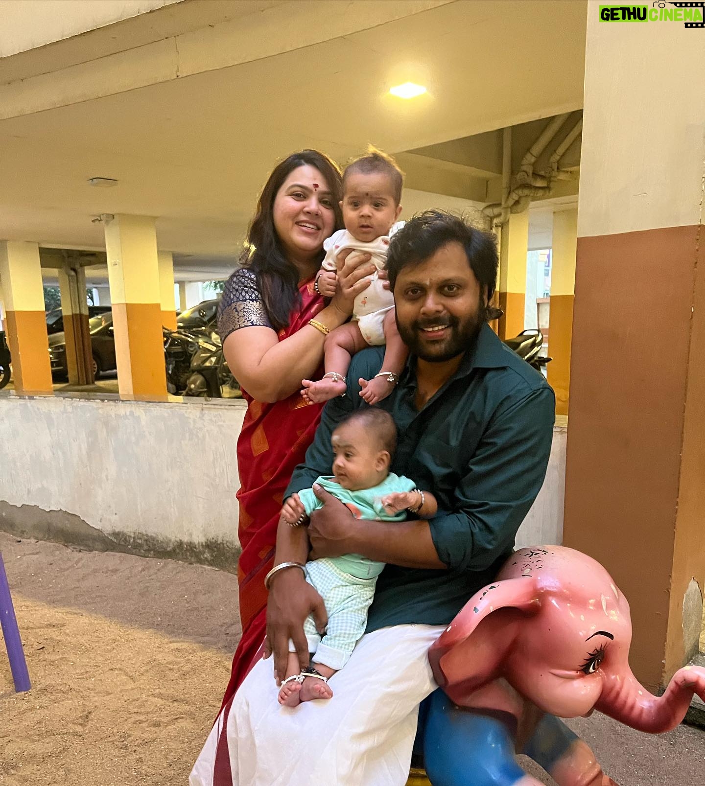 Shwetha Bandekar - 21.1K Likes - இனிய பொங்கல் நல்வாழ்த்துக்கள்❤️❤️🎉🎉🎉🎉
அன்புடன் மால்மருகா,ஸ்வப்னா ,கிரிதன் கிருஷ்ணா ,சர்வஶ்ரீ ❤️❤️❤️❤️
First Pongal celebration with babies 👶 👶
#shwethabandekar #sb #pongal #kstwins #malandswapna #malmaruga #celebration #festiveseason #love #family #instagood #pongalcelebration #happiness #goodvibes #positivity