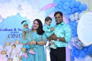 Shwetha Bandekar Instagram - My twins birthday celebration pics.. ❤️❤️❤️❤️
.
Decor @best_event_entertainments 
Photography @jaihindh_photography 
Family combo dresses from @frontiers_fashion_lounge 
Organised and managed by @sparkling_starz_events & @rajesh_chandrasekaran__ 

#shwethabandekar #sb #kstwins #birthdaycelebration #twinbirthday #happyus #positivevibes #love #twinmom #happybirthday #twins #firstyearbirthday #celebration #twindad #instalove #instafashion #bluetheme
