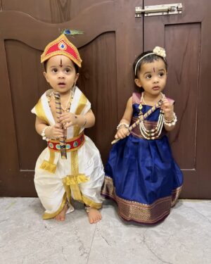 Shwetha Bandekar Instagram - Enga veetu Radhe Krishna ❤️❤️ @kstwins celebrating their first year Krishna Janmashtami… Happy Krishna Jayanthi to all our Insta family lots of love from @kstwins