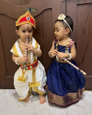 Shwetha Bandekar Instagram - Enga veetu Radhe Krishna ❤️❤️ @kstwins celebrating their first year Krishna Janmashtami… Happy Krishna Jayanthi to all our Insta family lots of love from @kstwins