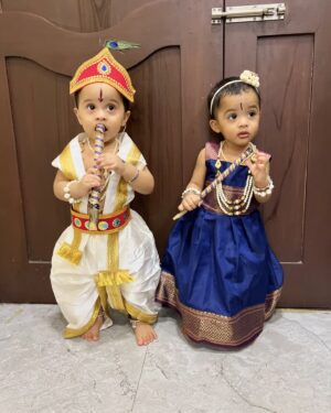 Shwetha Bandekar Instagram - Enga veetu Radhe Krishna ❤️❤️ @kstwins celebrating their first year Krishna Janmashtami… Happy Krishna Jayanthi to all our Insta family lots of love from @kstwins