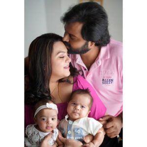 Shwetha Bandekar Instagram - Happy New Year to all my insta family 💖💖💖 

Muah @profile_makeover
Hair @mani_stylist_
Location @artista_propshop 
Click @blinkypinksbydharshu 

#shwethabandekar #sb #instagood #happymoments #newmom #newyear #happynewyear2024 #twinbaby #twinmom #doublehappiness #love #happyfamily #malmaruga #malandswapna #instalove #kstwins #family #happyus