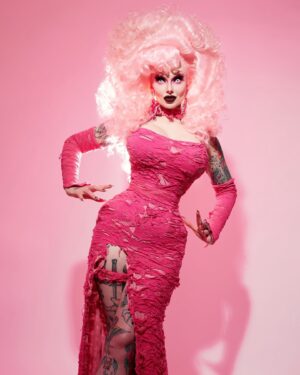 Sigourney Beaver Instagram - 🩷🎀🩷🎀🩷🎀🩷🎀🩷

🩷photo by @ericrichardmagnussen 
🩷hair from @showgirlvanitywigs 
🩷outfit by @roxiemess 

🩷🎀🩷🎀🩷🎀🩷🎀🩷