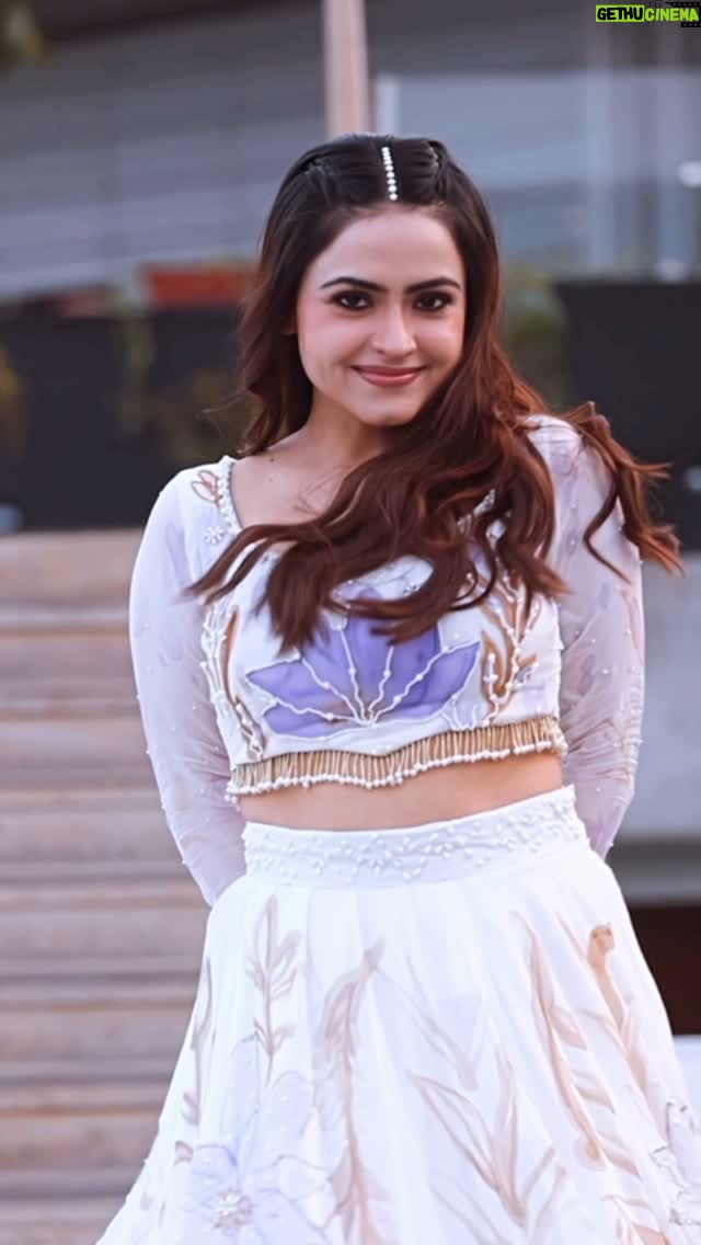 Simi Chahal - 14K Likes - ♥️ jeha ni laundi kudi 👳🏻♂️ ton bina 🙈🥰
@jordansandhu 🚀
:
Dress : @scarlet_by_shrutijamaal
VC : @itskrajofficial