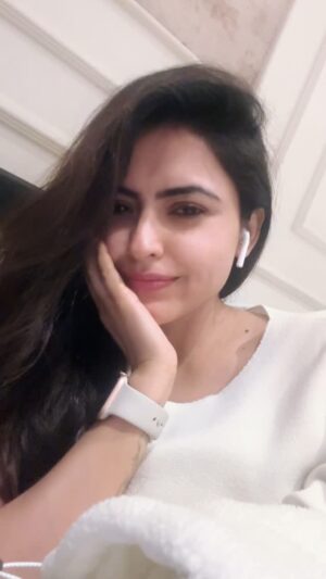 Simi Chahal Instagram - tera jo Fitooorr🫰🏻

@armaangill._ @arnaazgill_ 🤌🏼

#OnRepeat #sickbeats #love #valentinesday #SoItGoes #traveldairies #betweenflights #AnotherBanger
