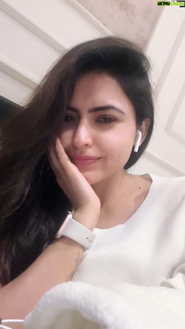 Simi Chahal - 9.4K Likes - tera jo Fitooorr🫰🏻
@armaangill._ @arnaazgill_ 🤌🏼
#OnRepeat #sickbeats #love #valentinesday #SoItGoes #traveldairies #betweenflights #AnotherBanger