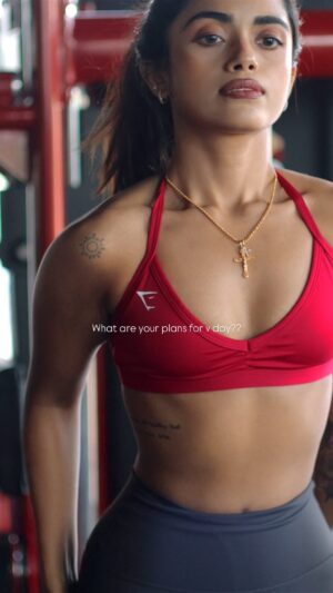 Simi das Instagram - 🔥
.
.
.
.
#gymgirl #gymmotivation #gymlife #flex #backday #backworkout #fitness #hourglassbody #fitnessmotivation #motivation #muscles #musclemommy #physique #trending #reels #gymreels #gymrat #flex #posing #typ #gymshark #gymshark66