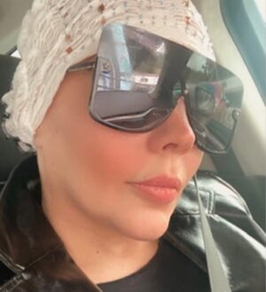 Simony Instagram - **“Eu chorei, eu chorei… Tive medo de deixar os meus. Passei por várias versões de mim mesma, mas, no fundo, ainda não me reconhecia. Perdi o chão, o chão… Mas ganhei asas, porque entendi que o Dono do mundo estava comigo e que eu seria melhor do que antes. 🙏🦋

Aqui estou eu, feita uma borboleta renovada, voando por aí para cumprir minha missão: tirar alguém do casulo e ajudá-lo a se transformar em borboleta também.

Dia 4 — Dia Mundial do Câncer.
Vivendo o milagre, vivendo um dia de cada vez.”**

SIMONY
