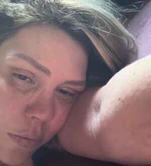 Simony Instagram - **“Eu chorei, eu chorei… Tive medo de deixar os meus. Passei por várias versões de mim mesma, mas, no fundo, ainda não me reconhecia. Perdi o chão, o chão… Mas ganhei asas, porque entendi que o Dono do mundo estava comigo e que eu seria melhor do que antes. 🙏🦋

Aqui estou eu, feita uma borboleta renovada, voando por aí para cumprir minha missão: tirar alguém do casulo e ajudá-lo a se transformar em borboleta também.

Dia 4 — Dia Mundial do Câncer.
Vivendo o milagre, vivendo um dia de cada vez.”**

SIMONY