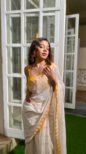 Simran Budharup Instagram - When You Are Expecting A Romantic Reveal 💗 But Solo Life Has Other Plans 😅😂

#singlelife #love #funny #cute #masti #onset #starplus #mishka #funny #funnyreel #follow