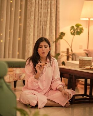 Simran Kaur Hundal Instagram - Yes I have plenty random pics ☺️ and I’m in the mood to share which is rare wah wah ok 🤭.
.
.
.
.
.
.
.
.
.
#simranhundal #simrankaur #simrankaurhundal #diwali24 #diwali