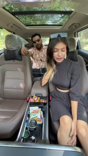 Simran Sahdev Instagram - Paisa hai toh Badi Badi Badi Badi Baatein
Paisa hai toh Lambi Lambi Lambi Lambi Raatein