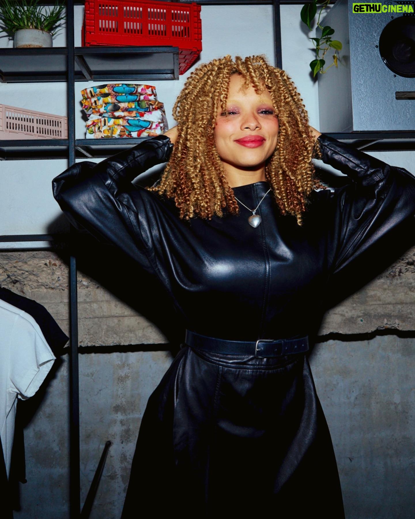 Sisi Stringer - 3 Likes - @bassike excellence in black