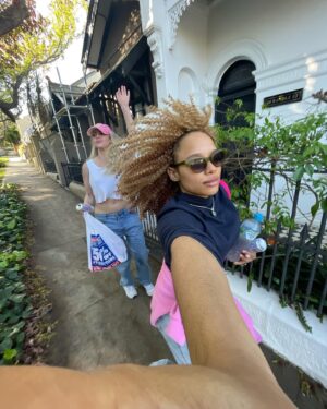 Sisi Stringer Instagram - staycation 🌷🌸🌺
happy birthday fwens 🥳 

blonde yes or no
eyebrows yes or no
roast me below 🙏🏽