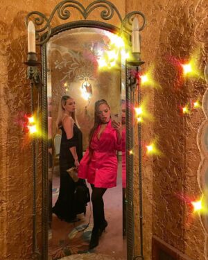 Sisi Stringer Instagram - @disneylittlemermaid magic with the besties 

thanks to @_aje_ & @stephaniedelll