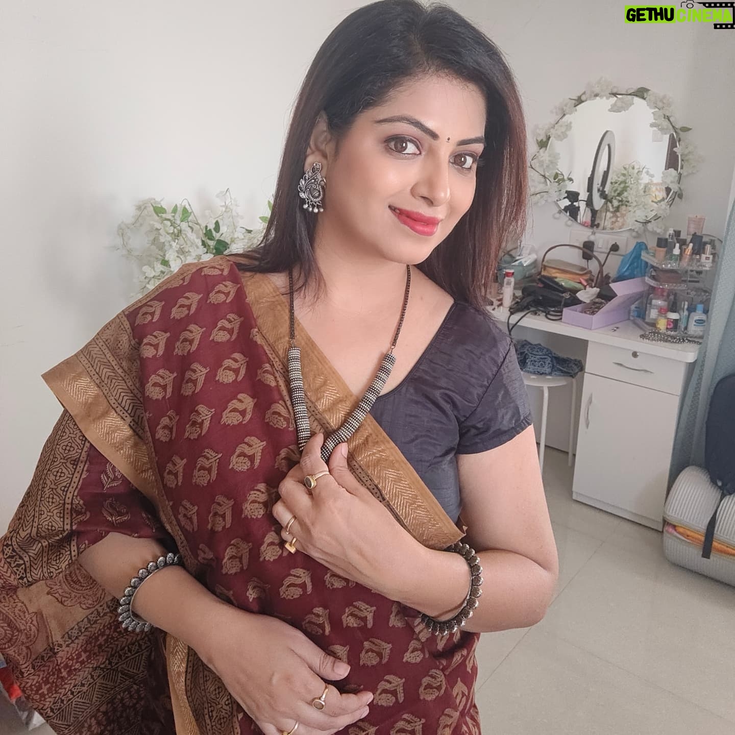 Smita Shewale - 2.9K Likes - Every saree tells a story.. can you read mine?
#sareedraping #sareelover #gratitudeattitude #happiness #trending #smitashewale #marathimovie #marathimotivational #maharashrian #marathiindustry #marathimulagi💕_🙏_🔥_🚩🙌✌️💪💯