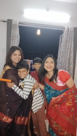 Smita Shewale Instagram - सगळ्यांना दिवाळीच्या खूप सार्‍या शुभेच्छा.....
#smitashewale #happiness #kabirsmom #स्मिताशेवाळे #explorepage #instagramreels #diwali #motivation #motisaban