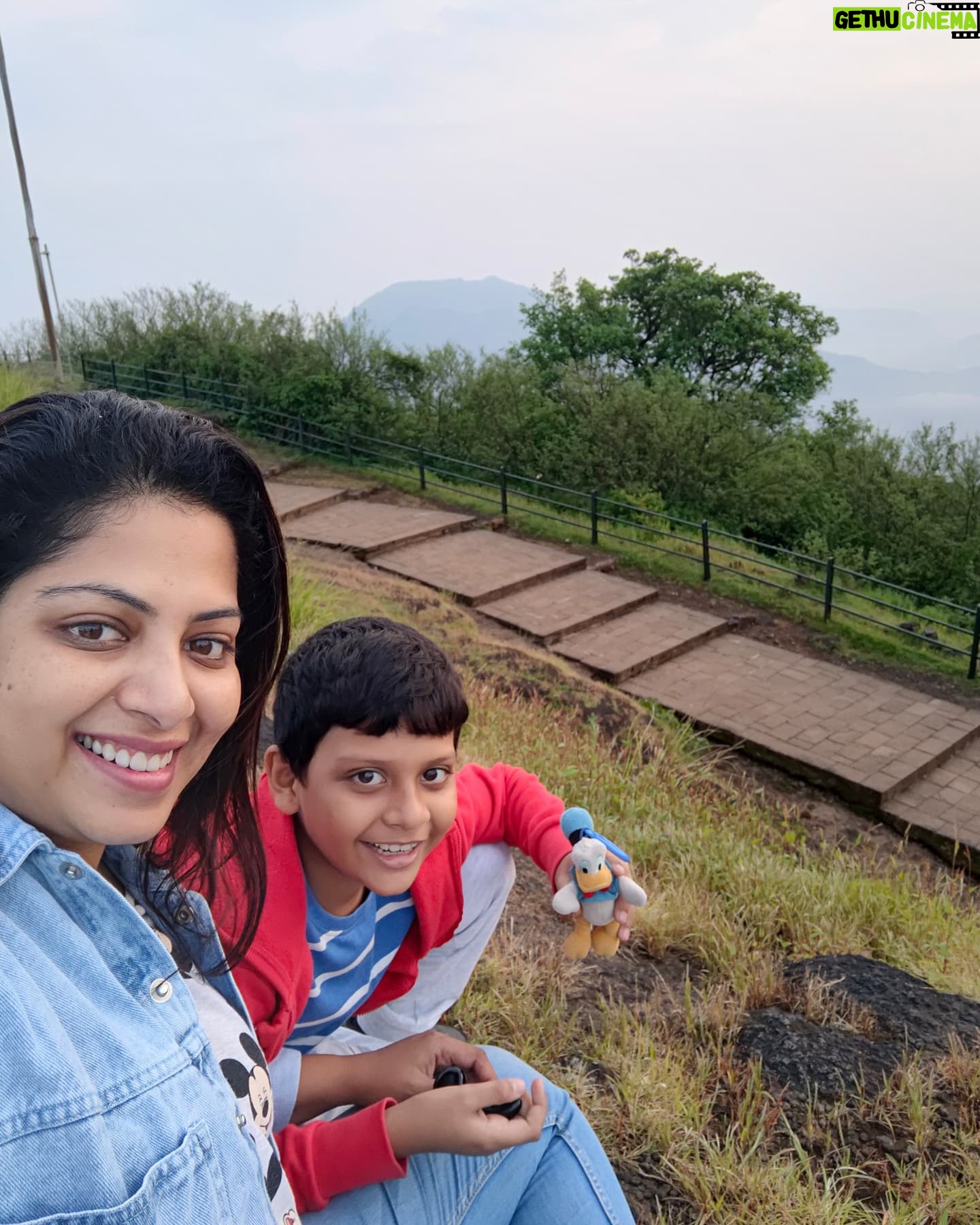 Smita Shewale - 3.4K Likes - रायगडाला भेट....
#महाराजांचे🚩मावळे शिवाजी #छत्रपती #raigadfort🚩 #happiness