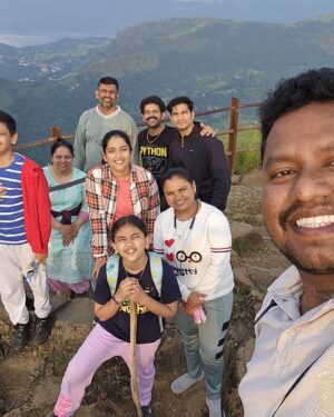 Smita Shewale Instagram - रायगडाला भेट....
 #महाराजांचे🚩मावळे शिवाजी #छत्रपती #raigadfort🚩 #happiness