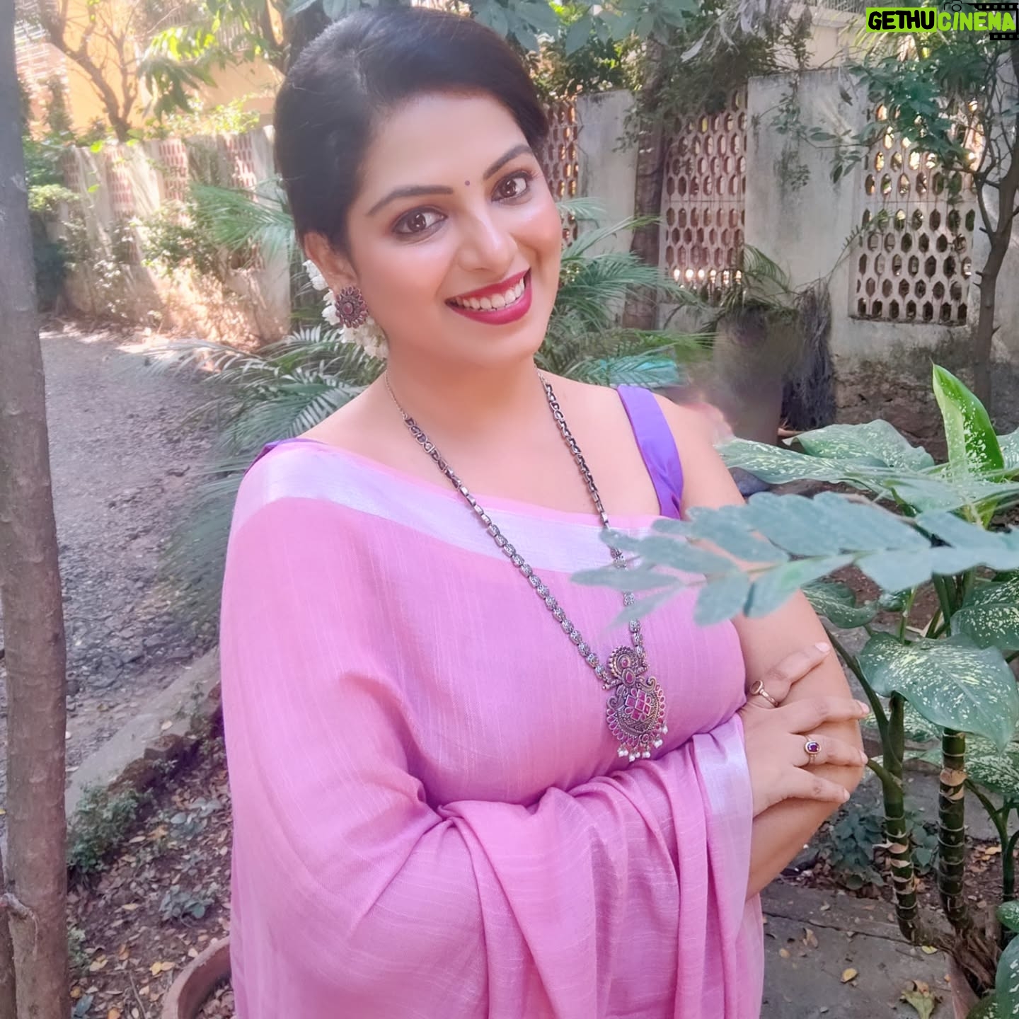 Smita Shewale - 2.4K Likes - Podcast shoot day.....
#smitashewale #happiness #gratitudeattitude #smitashewaleyoutubechannel #trendingnow #happiness #trend #saree #sareelover