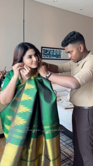 Sneha Instagram - Draped Sneha kaa for a event in Malaysia 🇲🇾🥰🧿

Draping @thivyan.jayareuben 
H&M @kannanraajamanickam 
Assisted by @reethaaa.g 

#sneha #snehaprasanna #snehadrape #snehalayaasilks #kanchivaram #silksaree #saree #draping #drape