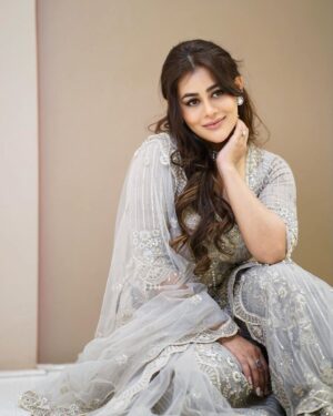 Sneha Gupta Instagram - Styledby- @stylebyriyajain
Hair&makup - @ashiya_hairstyles 
Outfit : @aashnidesignco @shrangar_delhi
Outfit Pr : @wedding_trip_
Jewellery- @pastel_pearls_jewellery
📸- @siiiiidddddphotography @swathirao_photography
Represented by- @silverbell.networks
