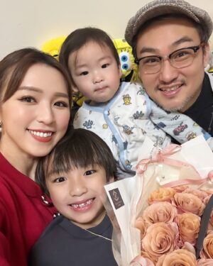 Snow Suen Instagram - 嘩！我有三個情人💝
我老公話中女唔放吓閃，
遲啲無得放！
咁就放下啦🤣